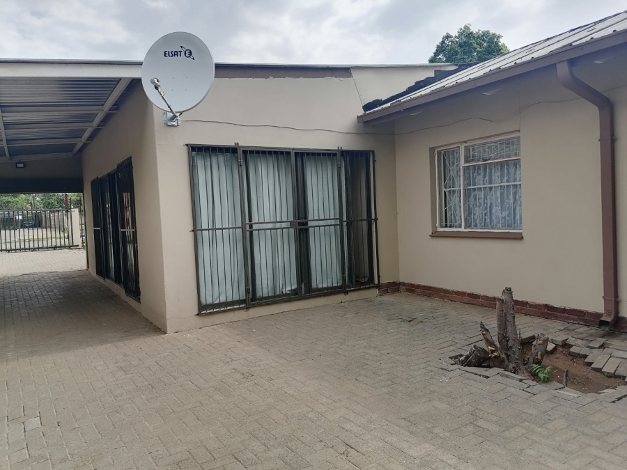 12 Bedroom Property for Sale in Brandwag Free State